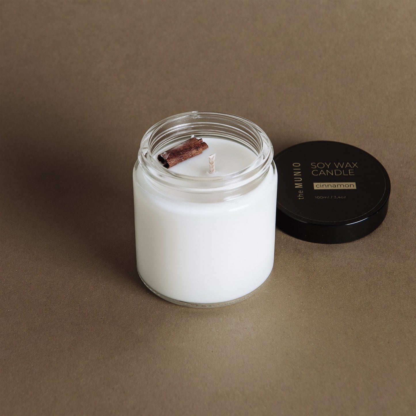 Zimt-Minikerze im Glaswindlicht