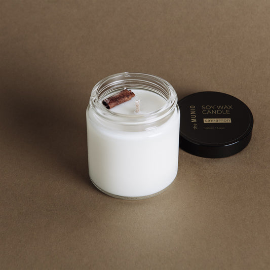 Zimt-Minikerze im Glaswindlicht