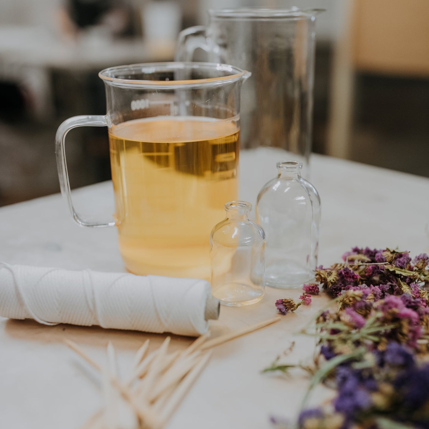 Einzigartiger Kerzen-Workshop mit getrockneten Blumen 60min